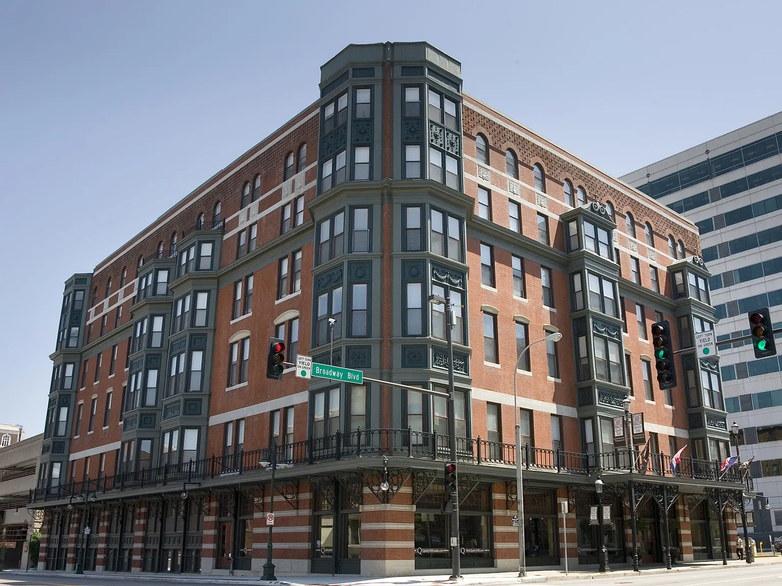 Quality Hill Apartments — Photo 2