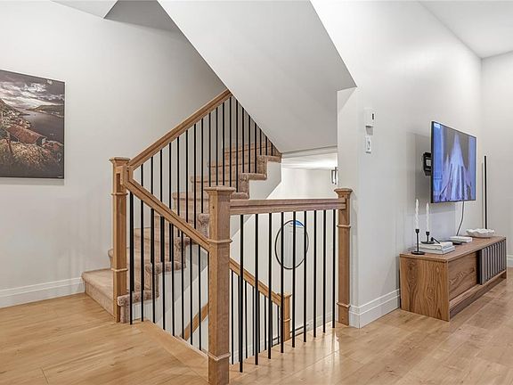 5th image of 72 Bennett Avenue