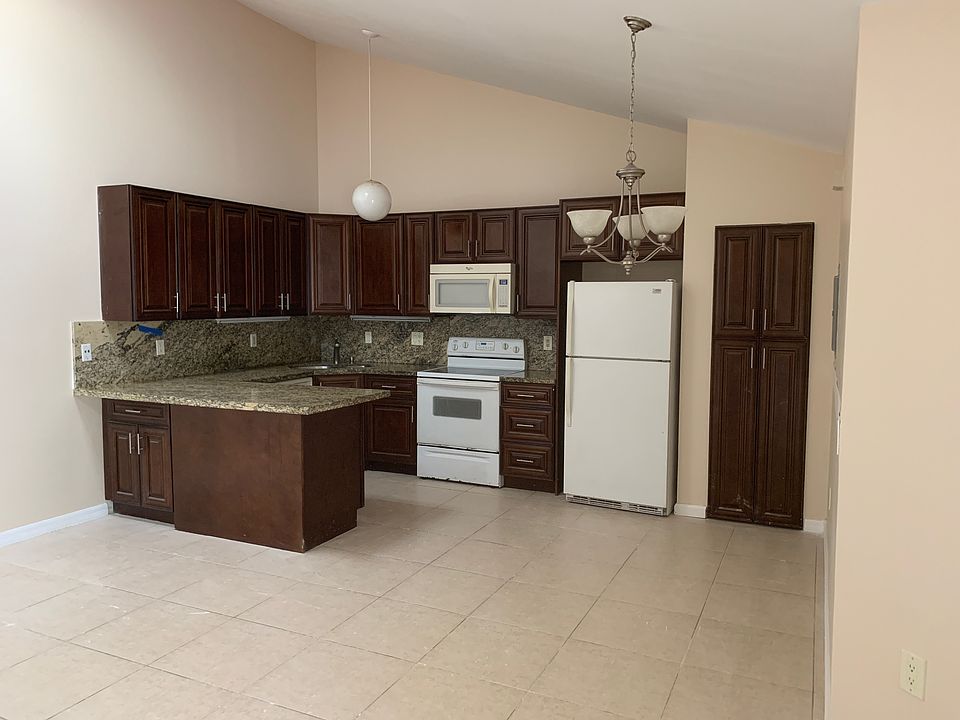 2nd image of 9760 Boca Gardens Cir N APT B