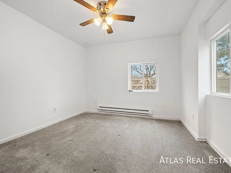 2020 N Oneida St — Photo 26