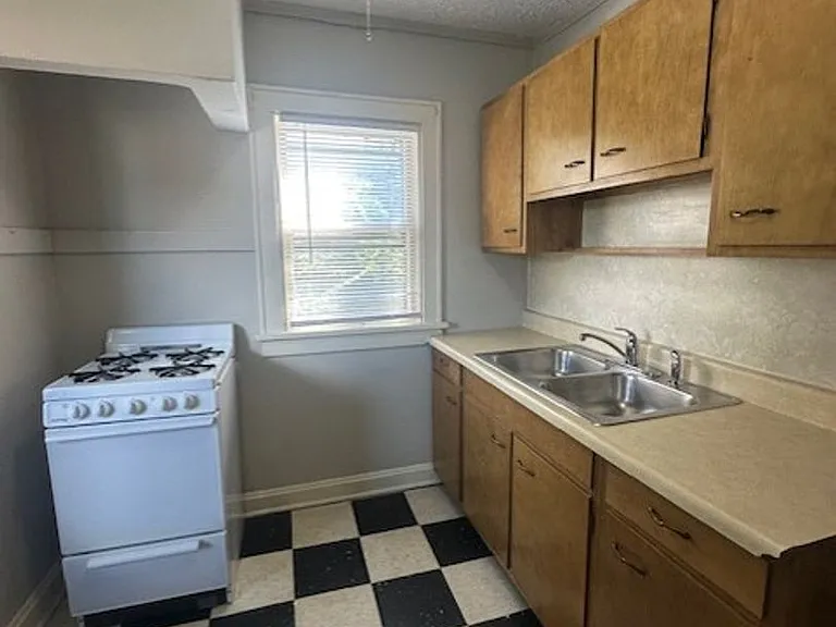 1164 Northwest Blvd #C — Photo 15