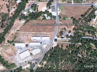 8470 Monument Dr, Grants pass, OR 97526