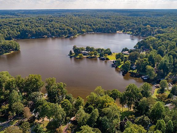 4th image of 64 Pine Rd