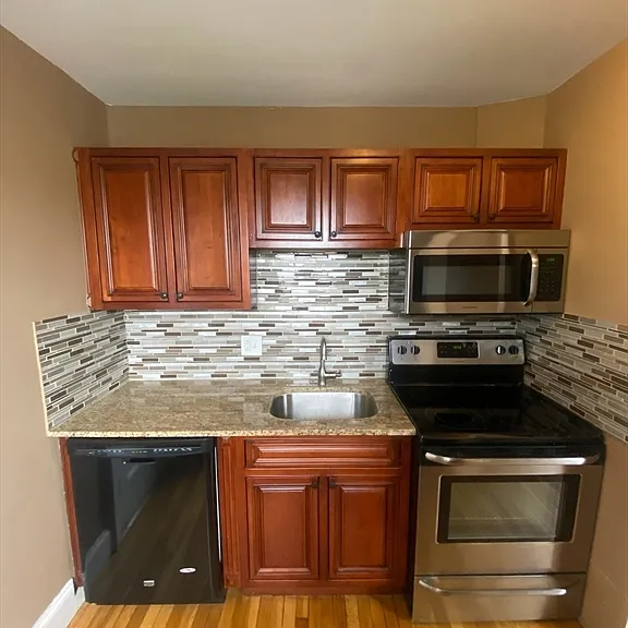 195 Thomas Burgin Pkwy #301 — Photo 3