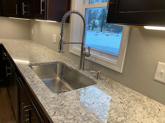 5th image of 115 Evergreen Ln