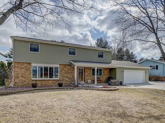2nd image of 1046 Laramie Ln