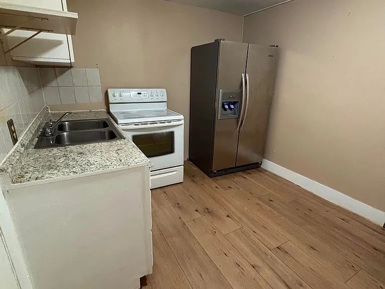 3628 SW 6th St #1 — Photo 7