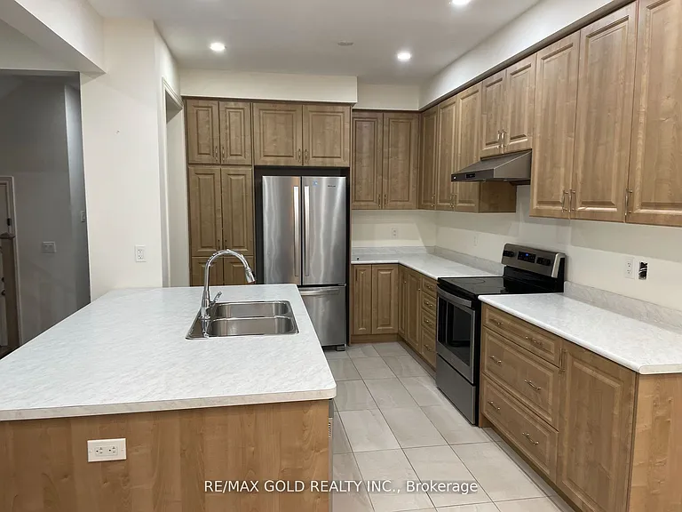 35 Riverwalk Dr — Photo 5
