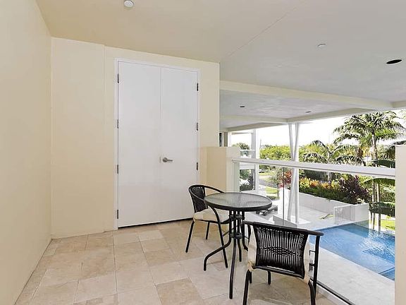 2nd image of 4520 El Mar Dr #9