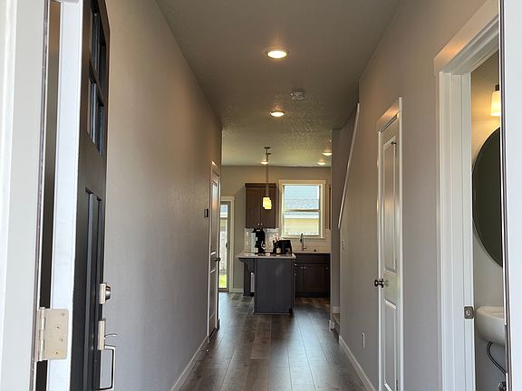 2nd image of 1396 Daylily St