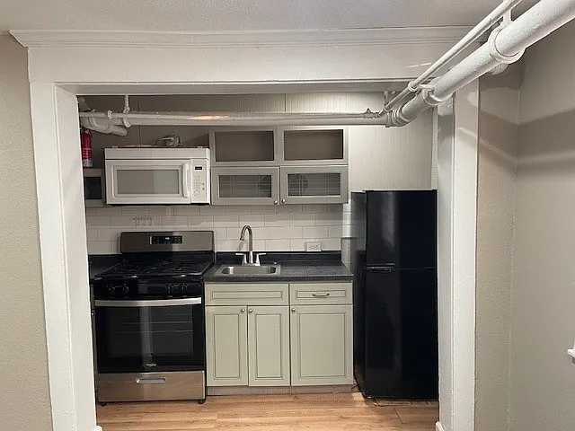 Pleasant St. Apartments — Photo 27
