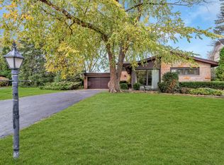 210 Greenfield Dr, Glenview, IL