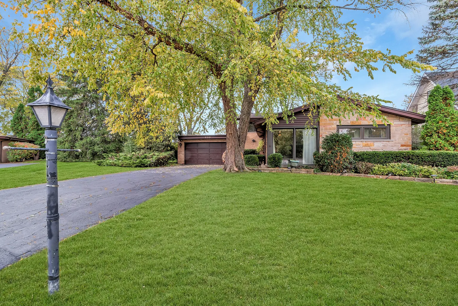 210 Greenfield Dr photo 1