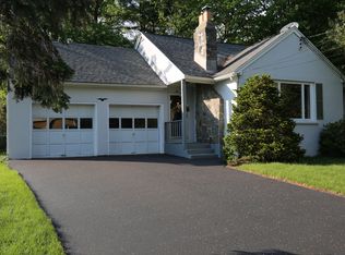 23 Van Heusen St, Albany, NY 12205