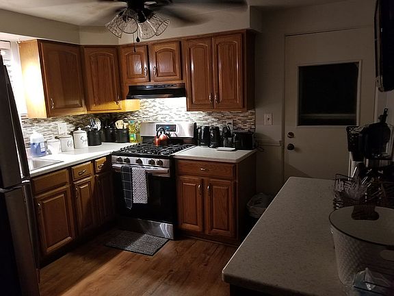 3rd image of 366 Barclay Ave