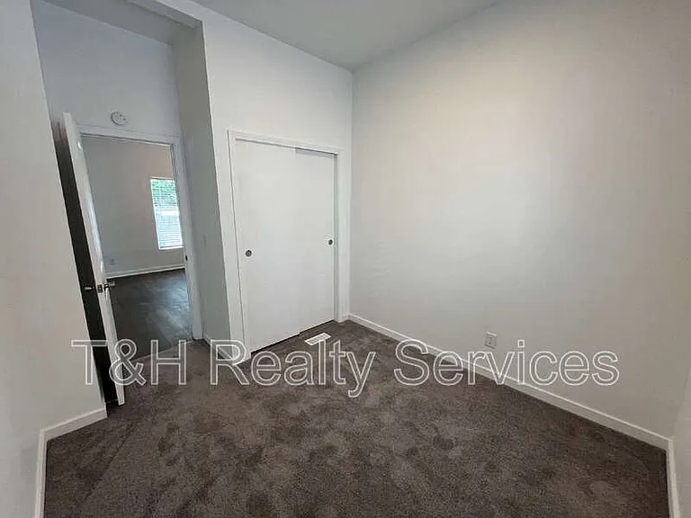 210 N Keystone Ave — Photo 7