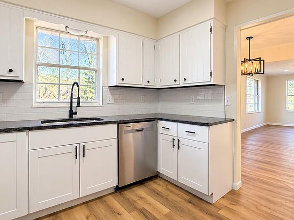2nd image of 254 Riggenbach Hill Rd