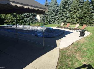47613 Burlingame Dr, Chesterfield, MI 48047