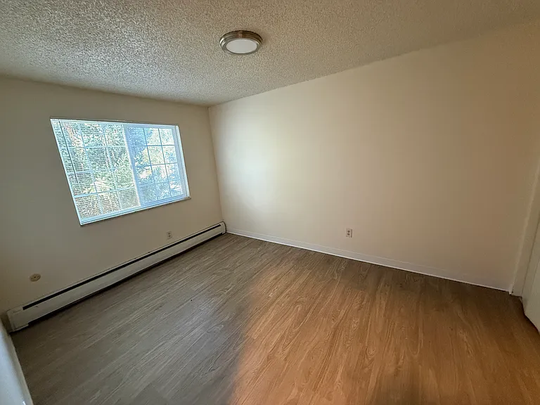 1937 Warren Ave #305 — Photo 8