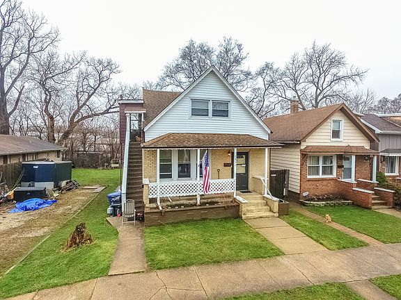 3rd image of 2851 Everett St