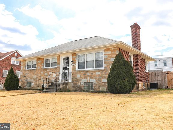 4th image of 2304 Stanwood St