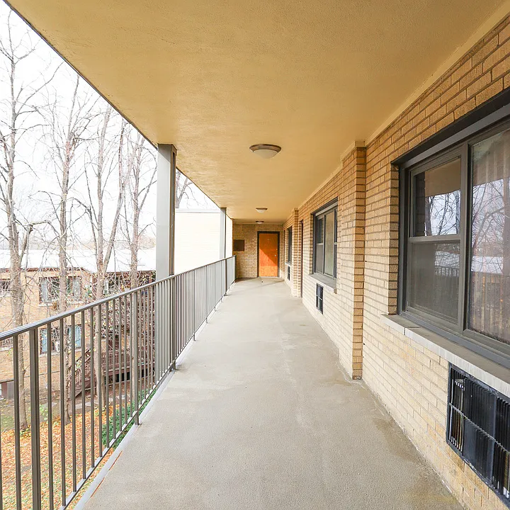 2550 W Catalpa Ave #C4