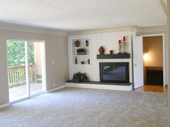 Living Room (14'W x 23'6"L)
