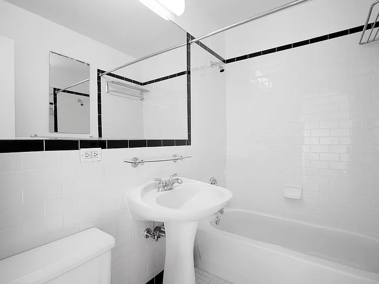 420 W 42nd St #19G — Photo 5