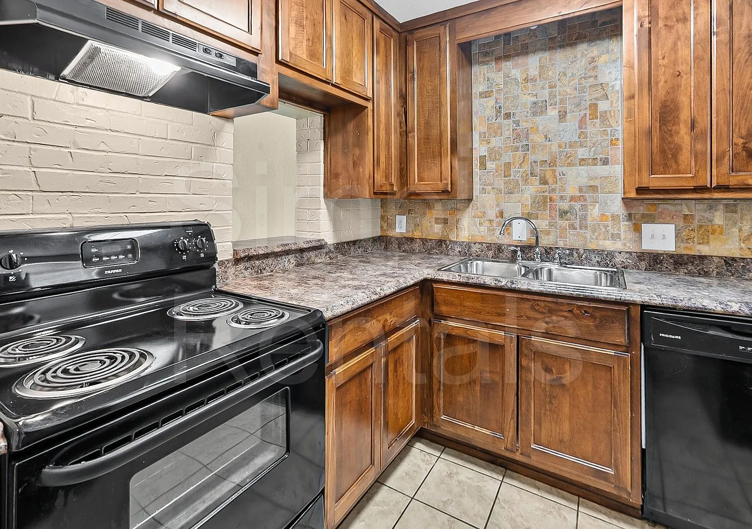 1220 Texas Street — Photo 3