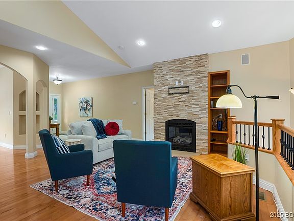 5th image of 100 Quiet Meadows Ct