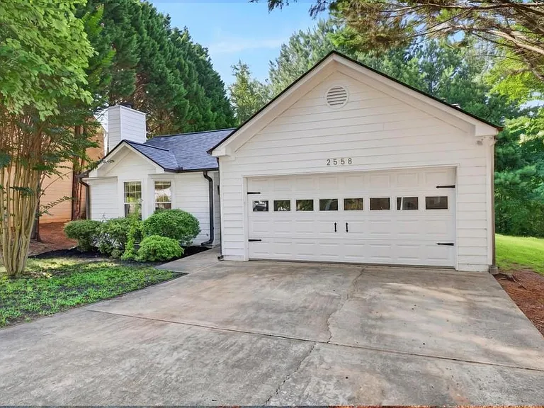 2558 Candlewood Way — Photo 2
