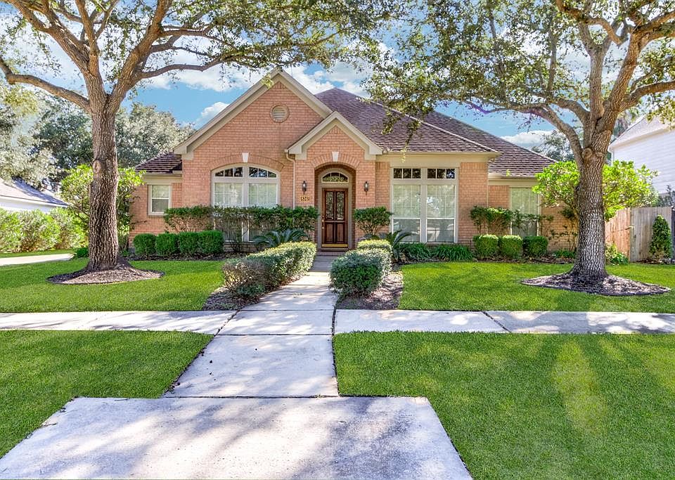 What better way to start off in a new home! Welcome to 8342 Gentlewood Court located in the fabulous Copper Village subdivision and Cy-Fair ISD. Centrally located in Houston, accessible to all major highways and the world renown Galleria Shopping and