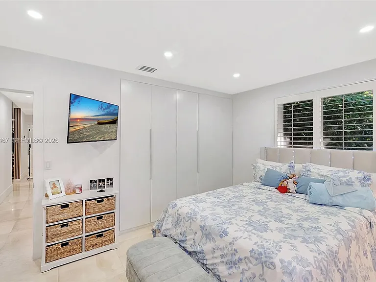 7711 Miami View Dr — Photo 17