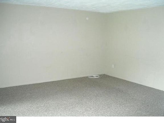 2nd image of 1605 Meadowview Ln #1605