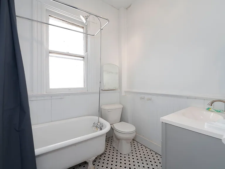 737 York St #2R — Photo 5