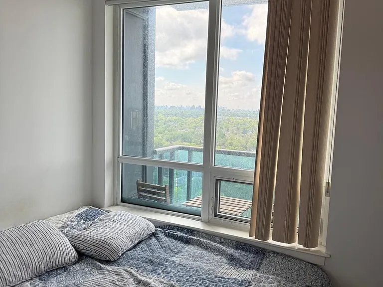 7165 Yonge St #2109 — Photo 12