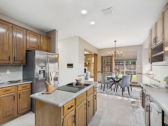 4th image of 2600 Courtside Ln
