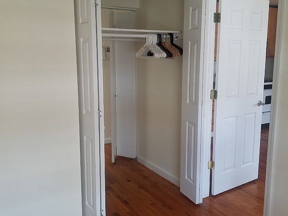 5th image of 323 W 30th St APT D4