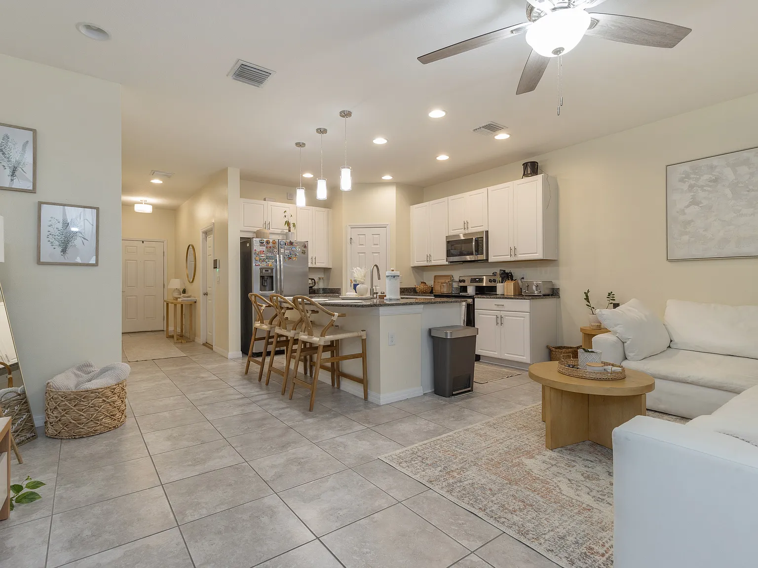 3 bed, 2.5 bath, 1400 sqft, $2,500 — Photo 4