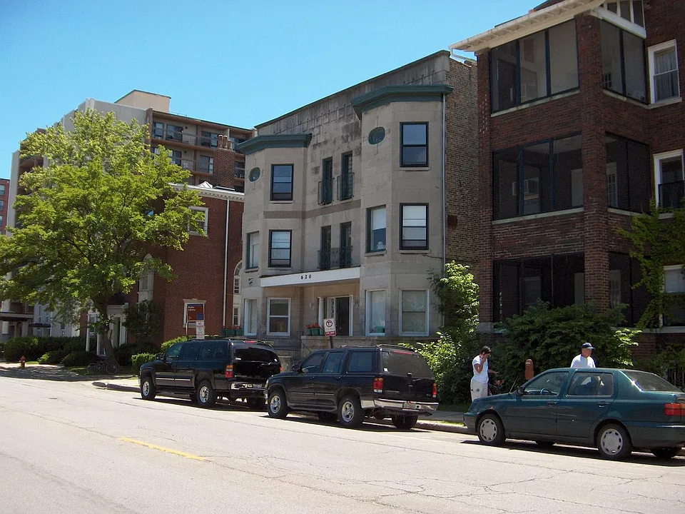 618-20 Clark St
