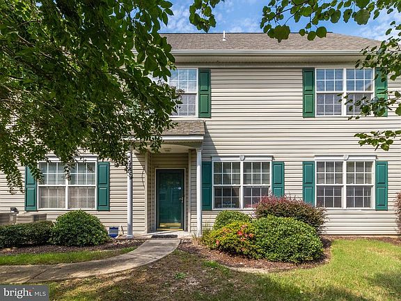 2nd image of 1706 Sawgrass Ln #19