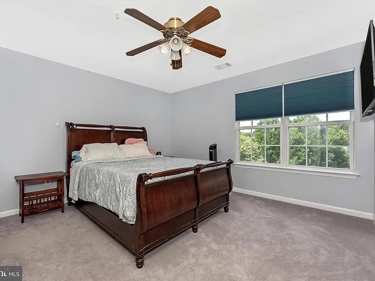 124 Cavenrock Ct — Photo 32