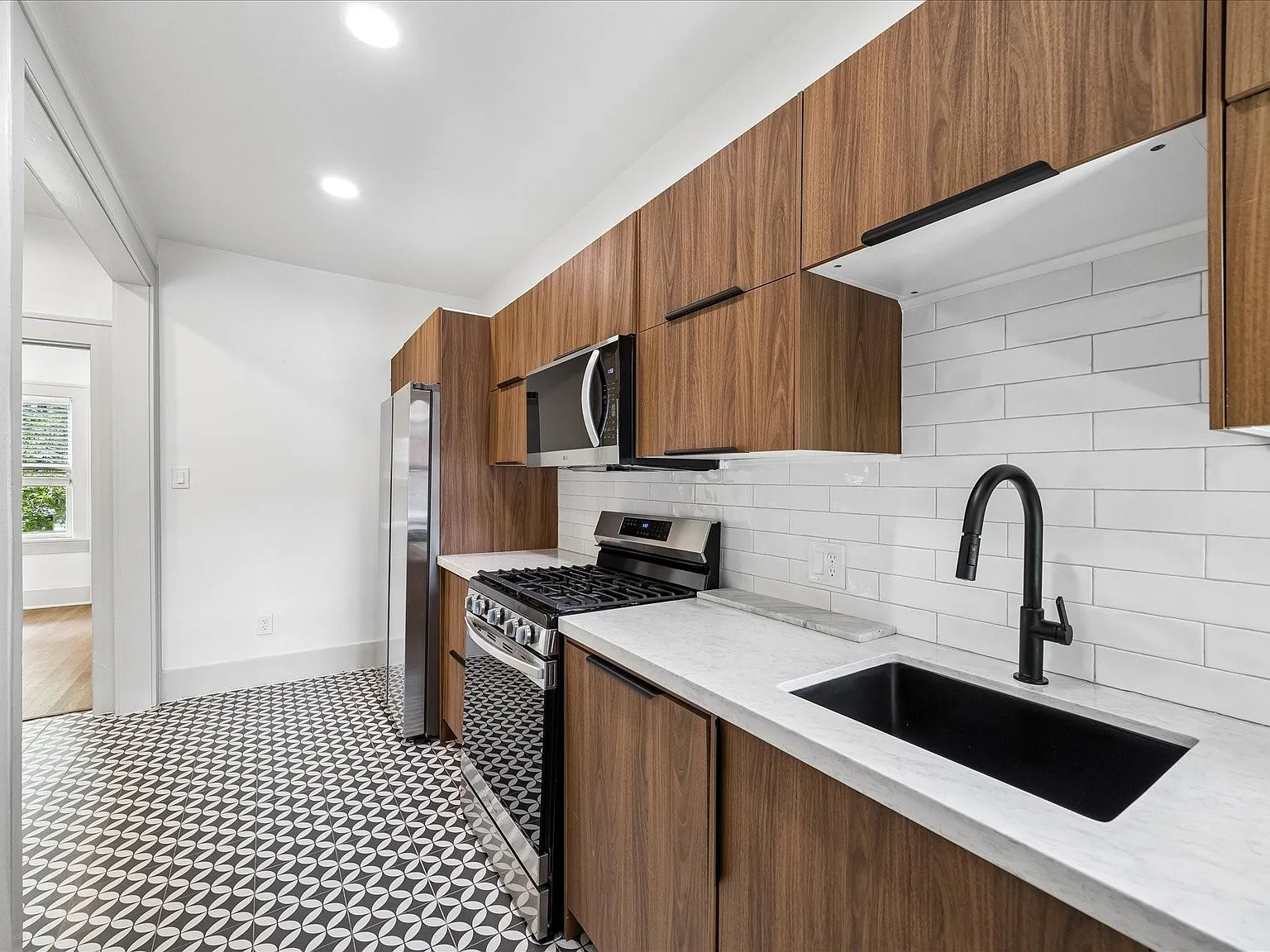1 bed, 1.0 bath, 480 sqft, $1,590 — Photo 3