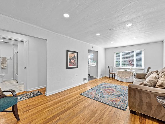 4th image of 44 Monroe St