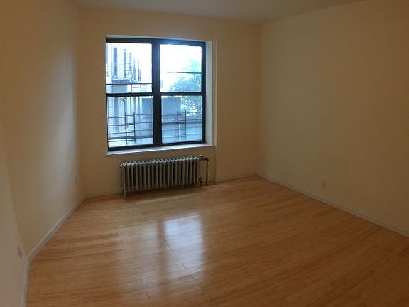 5th image of 915 Washington Ave APT 2E