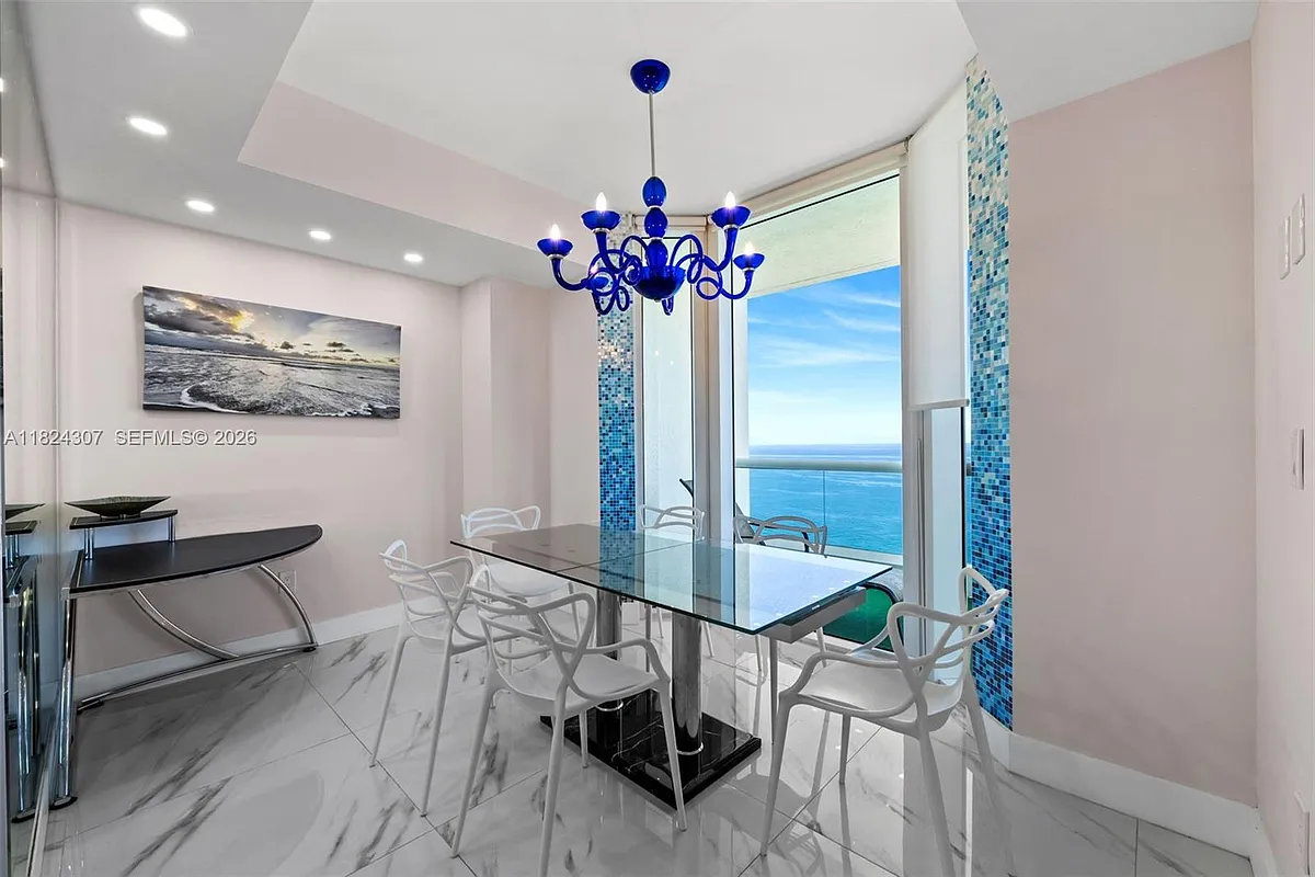 Building Photo - 17875 Collins Ave #4102