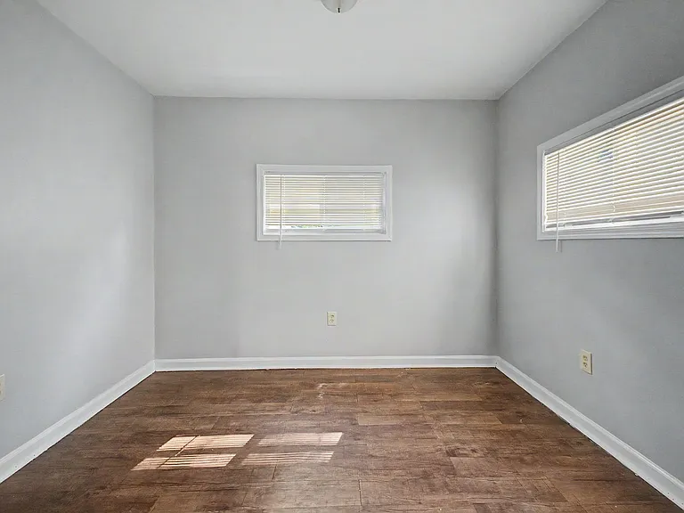 15712 Vaughan St — Photo 10