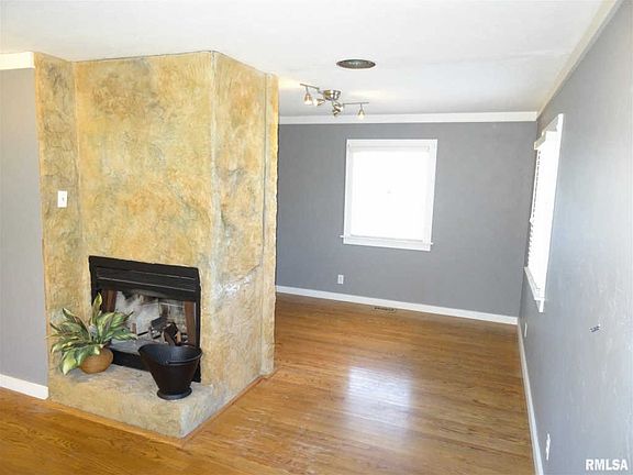 2nd image of 2110 E Robin Ct