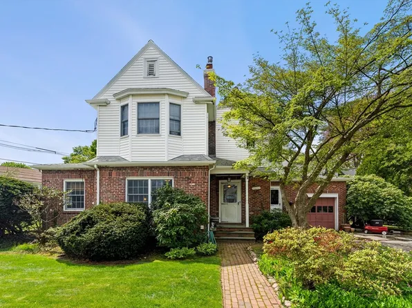 2 Cedar St, Marblehead, MA 01945