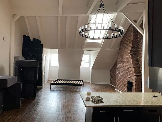 Rented by Salon Realty Corp | media 6